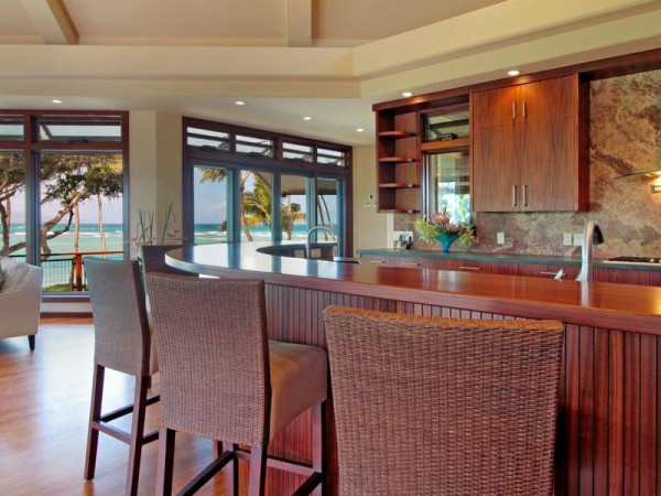 Magnificent-North-Shore-Beachfront-Home-11