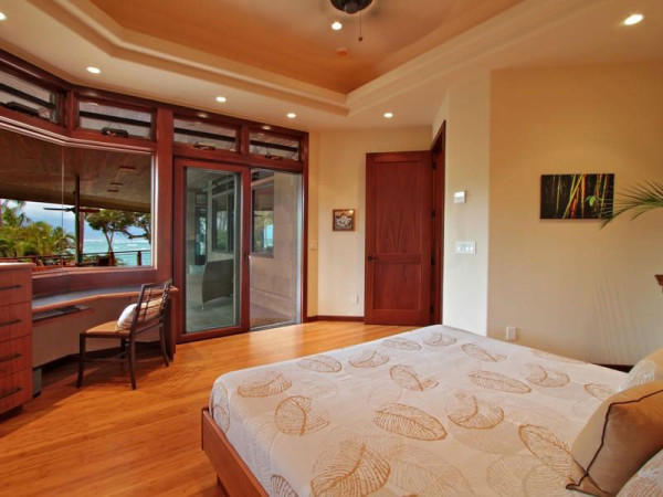 Magnificent-North-Shore-Beachfront-Home-18