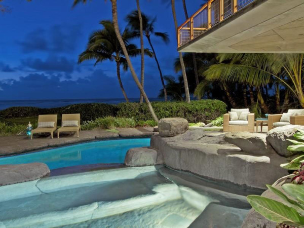 Magnificent-North-Shore-Beachfront-Home-25
