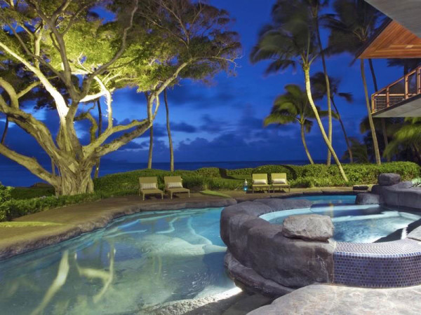 Magnificent-North-Shore-Beachfront-Home-26