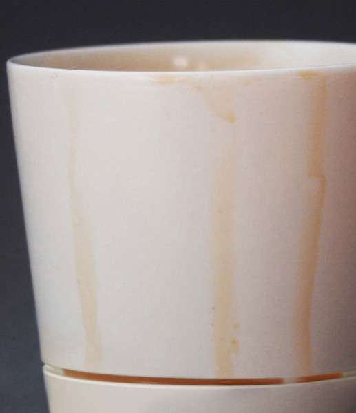 cette-tasse-ne-laissera-plus-aucune-goutte-de-cafe-tacher-votre-table3