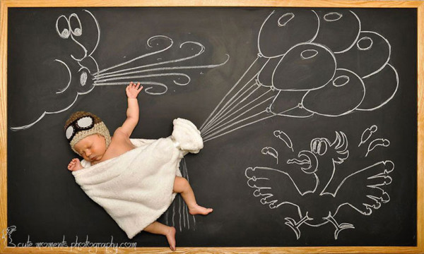 des-parents-font-vivre-d-extraordinaires-aventures-a-leur-bebe-avec-de-la-craie-et-une-ardoise10