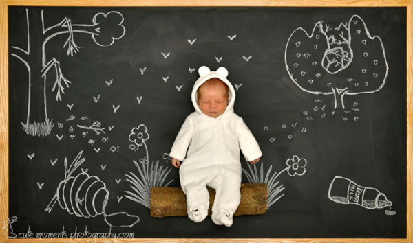 des-parents-font-vivre-d-extraordinaires-aventures-a-leur-bebe-avec-de-la-craie-et-une-ardoise8