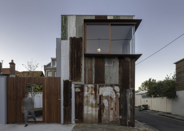 dezeen_Tinshed-by-Raffaello-Rosselli_ss_1
