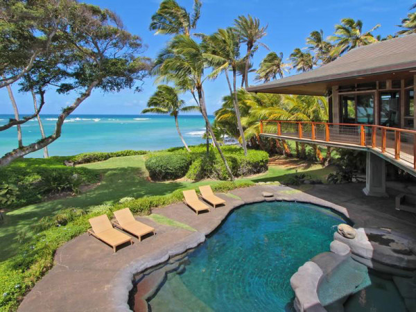exterior-North-Shore-Beachfront-Home-02