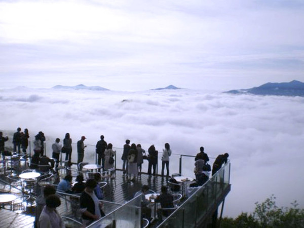 la-terrasse-au-dessus-des-nuages-qui-vous-transportera-au-paradis1