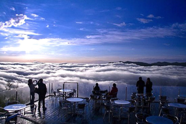 la-terrasse-au-dessus-des-nuages-qui-vous-transportera-au-paradis3