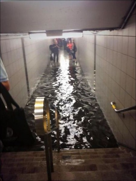 16-extreme_flooding_on_the_streets_of_toronto