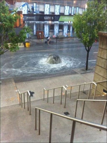 18-extreme_flooding_on_the_streets_of_toronto