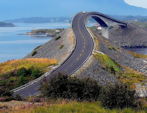 21_routes_spectaculaires_que_vous_devez_parcourir_au_moins_une_fois_dans_votre_vie_3bis1