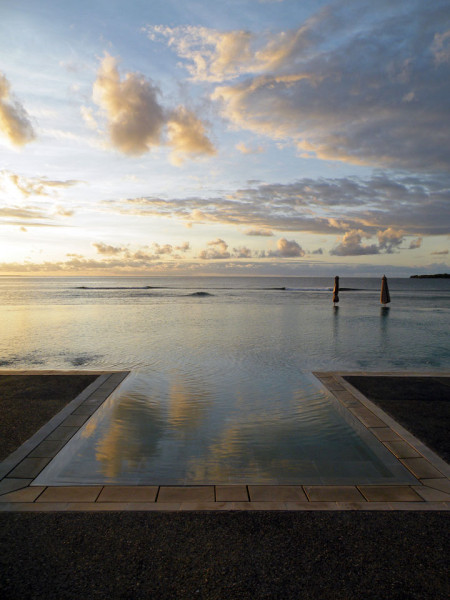 25-piscines-infinies-qui-vous-donneront-envie-de-piquer-une-tete17