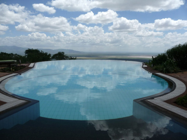 25-piscines-infinies-qui-vous-donneront-envie-de-piquer-une-tete3