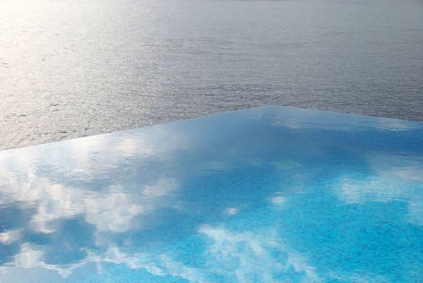 25-piscines-infinies-qui-vous-donneront-envie-de-piquer-une-tete9