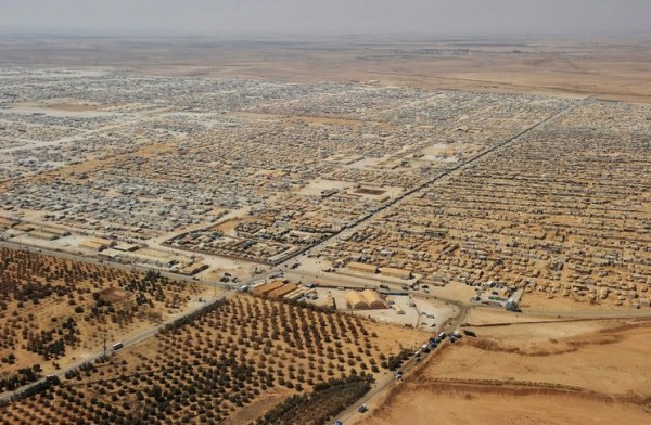 3450107_6_bb0d_an-aerial-view-shows-the-zaatari-refugee-camp_0fa4f1c851479b4bdf6e5006217155e1