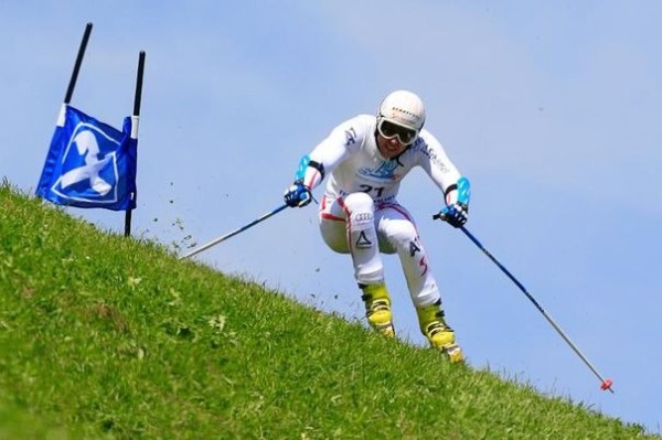 628880_l-autrichien-michael-stocker-devale-une-piste-lors-d-une-epreuve-de-la-coupe-du-monde-de-ski-sur-herbe-le-21-juillet-2013-a-kaprun-en-autriche