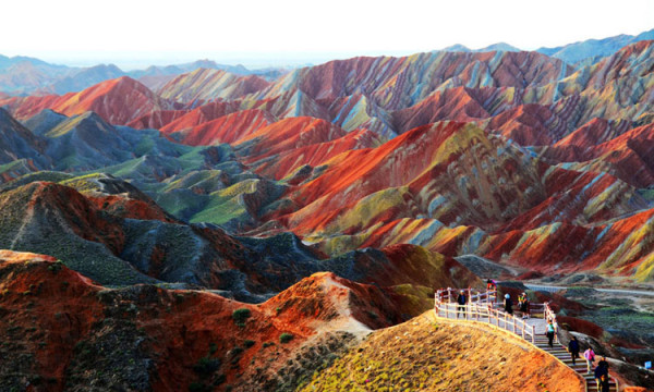 decouvrez-les-spectaculaires-montagnes-les-plus-colorees-du-monde-une