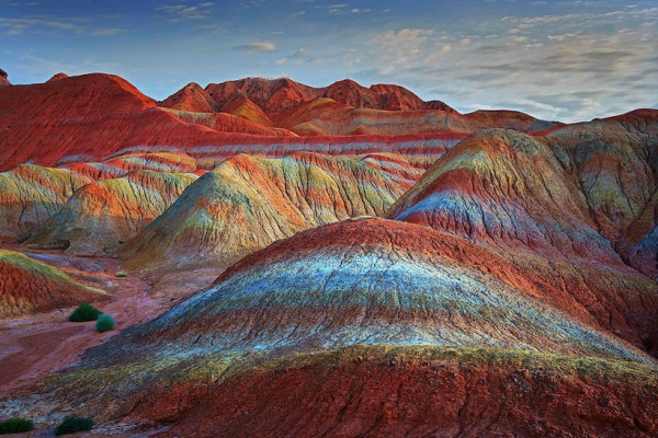 decouvrez-les-spectaculaires-montagnes-les-plus-colorees-du-monde17