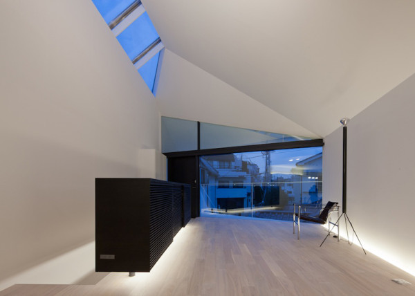 dezeen_Arrow-by-Apollo_ss_17
