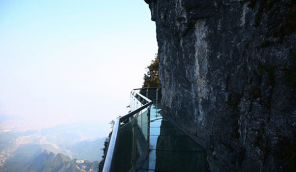 glass-pavement-in-mountains-4
