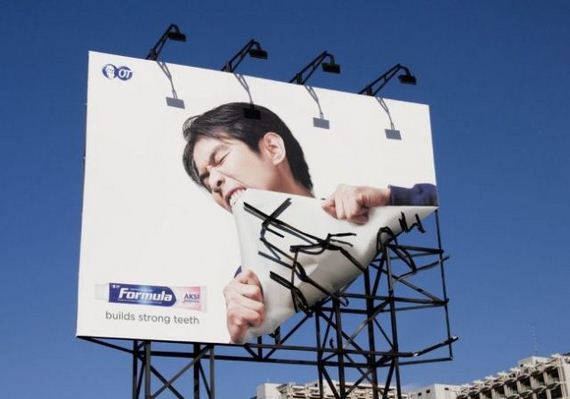 02-impactful_outdoor_adverts_that_are_pure_creative_brilliance_640_high