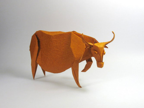 nguyen-hung-cuong-utilise-des-feuilles-de-papier-traditionnelles-pour-sublimer-lart-de-lorigami10