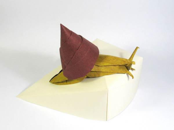 nguyen-hung-cuong-utilise-des-feuilles-de-papier-traditionnelles-pour-sublimer-lart-de-lorigami12
