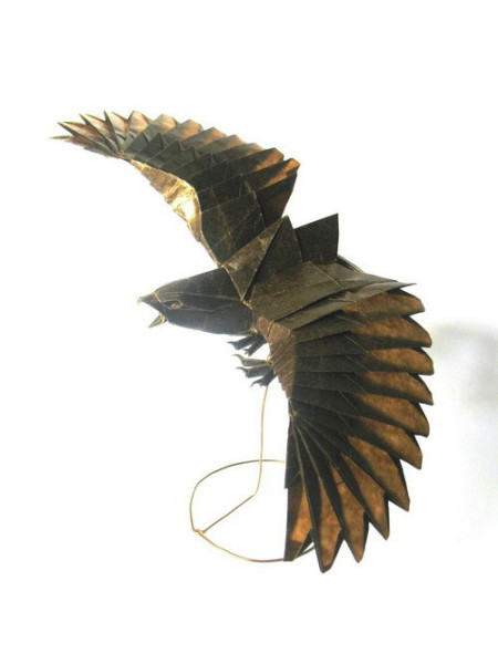 nguyen-hung-cuong-utilise-des-feuilles-de-papier-traditionnelles-pour-sublimer-lart-de-lorigami13
