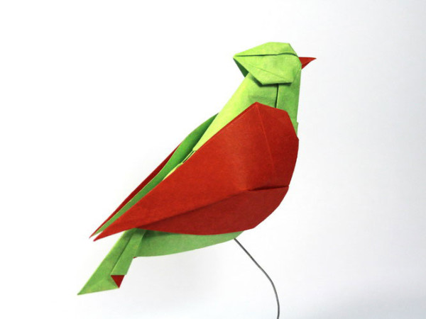 nguyen-hung-cuong-utilise-des-feuilles-de-papier-traditionnelles-pour-sublimer-lart-de-lorigami17