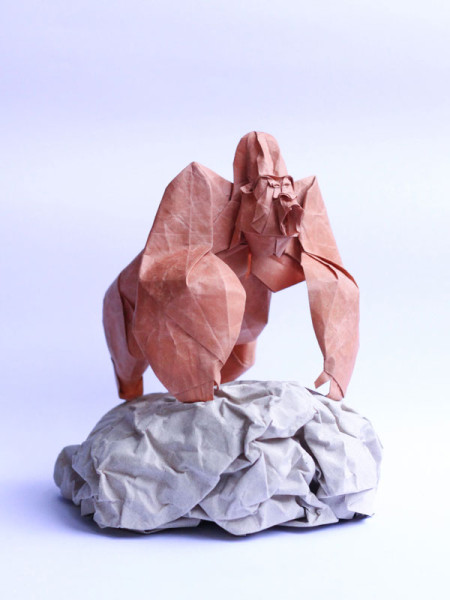 nguyen-hung-cuong-utilise-des-feuilles-de-papier-traditionnelles-pour-sublimer-lart-de-lorigami5