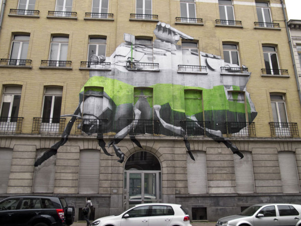 un-street-artiste-mele-nature-et-technologie-pour-realiser-des-oeuvres-qui-envahissent-les-villes12