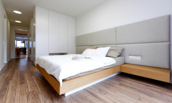 Side-view-bedroom