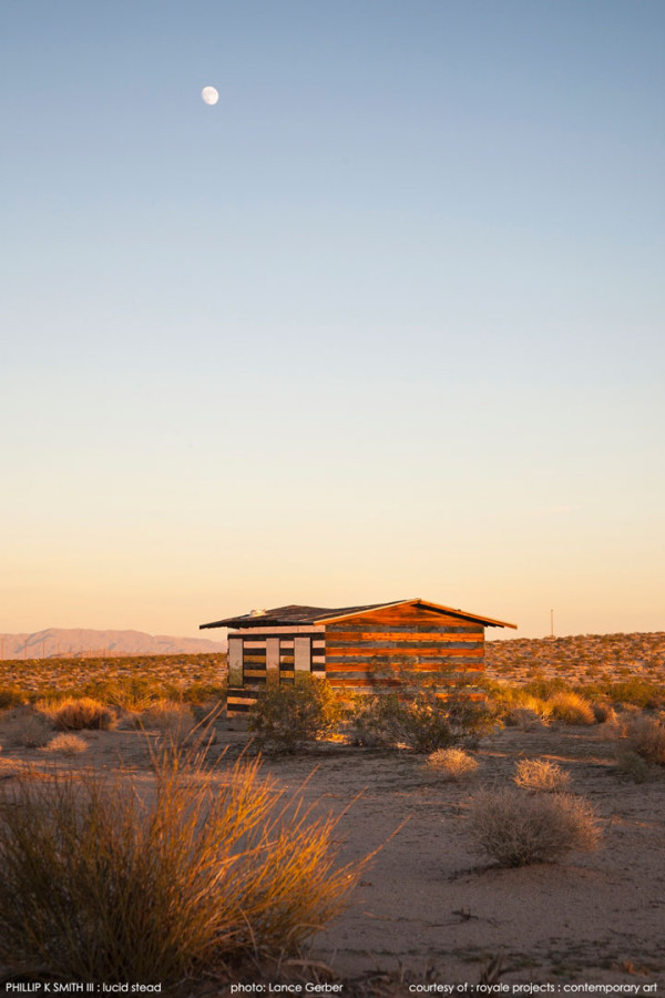 partez-a-la-decouverte-dune-cabane-invisible-perdue-en-plein-milieu-du-desert-californien1