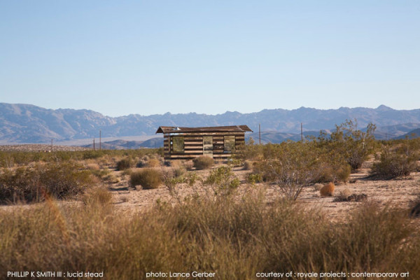 partez-a-la-decouverte-dune-cabane-invisible-perdue-en-plein-milieu-du-desert-californien12