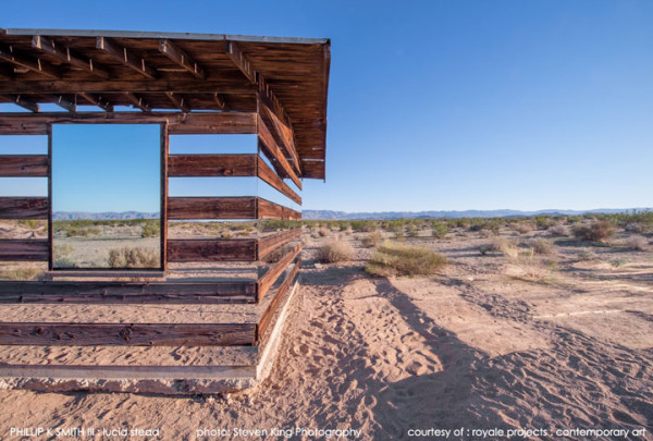 partez-a-la-decouverte-dune-cabane-invisible-perdue-en-plein-milieu-du-desert-californien13