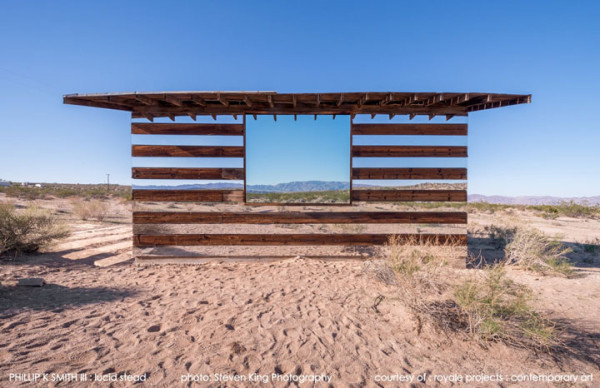partez-a-la-decouverte-dune-cabane-invisible-perdue-en-plein-milieu-du-desert-californien14