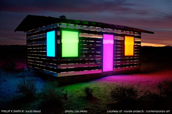 partez-a-la-decouverte-dune-cabane-invisible-perdue-en-plein-milieu-du-desert-californien16