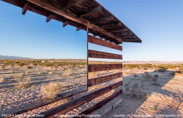 partez-a-la-decouverte-dune-cabane-invisible-perdue-en-plein-milieu-du-desert-californien18
