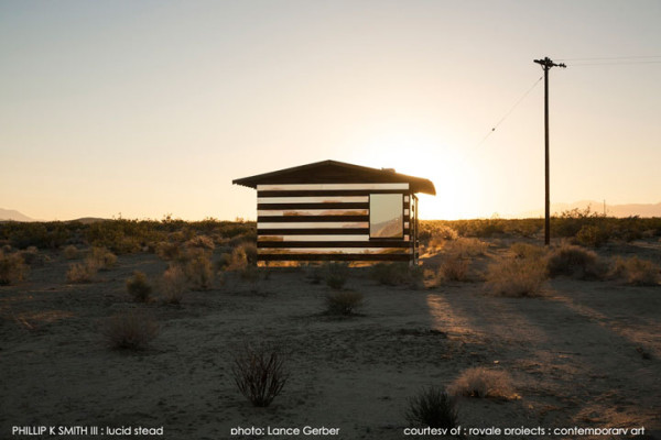 partez-a-la-decouverte-dune-cabane-invisible-perdue-en-plein-milieu-du-desert-californien2