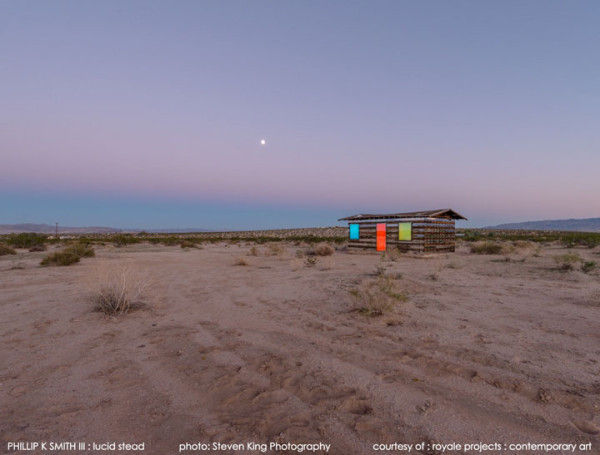 partez-a-la-decouverte-dune-cabane-invisible-perdue-en-plein-milieu-du-desert-californien21