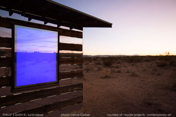 partez-a-la-decouverte-dune-cabane-invisible-perdue-en-plein-milieu-du-desert-californien3