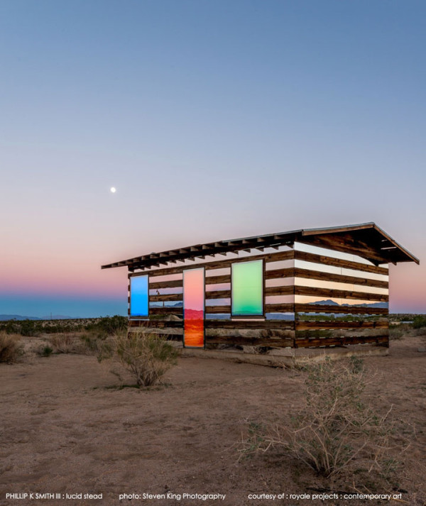 partez-a-la-decouverte-dune-cabane-invisible-perdue-en-plein-milieu-du-desert-californien4