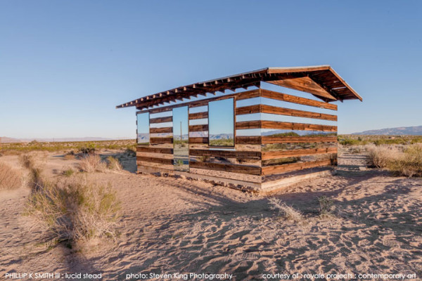partez-a-la-decouverte-dune-cabane-invisible-perdue-en-plein-milieu-du-desert-californien5