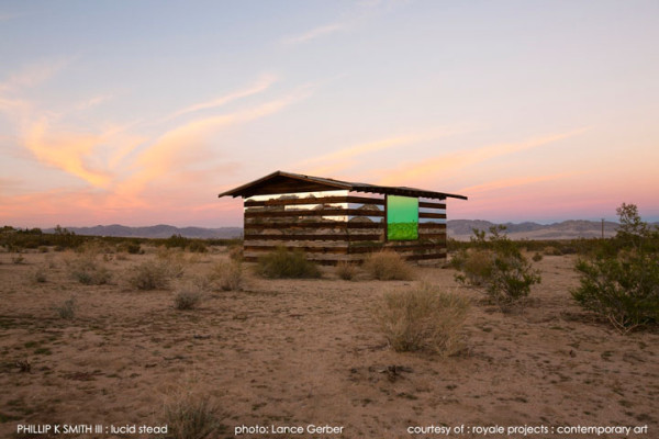 partez-a-la-decouverte-dune-cabane-invisible-perdue-en-plein-milieu-du-desert-californien8